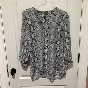 New Kut from the Kloth Gray Snake Print thin button down blouse with pocket